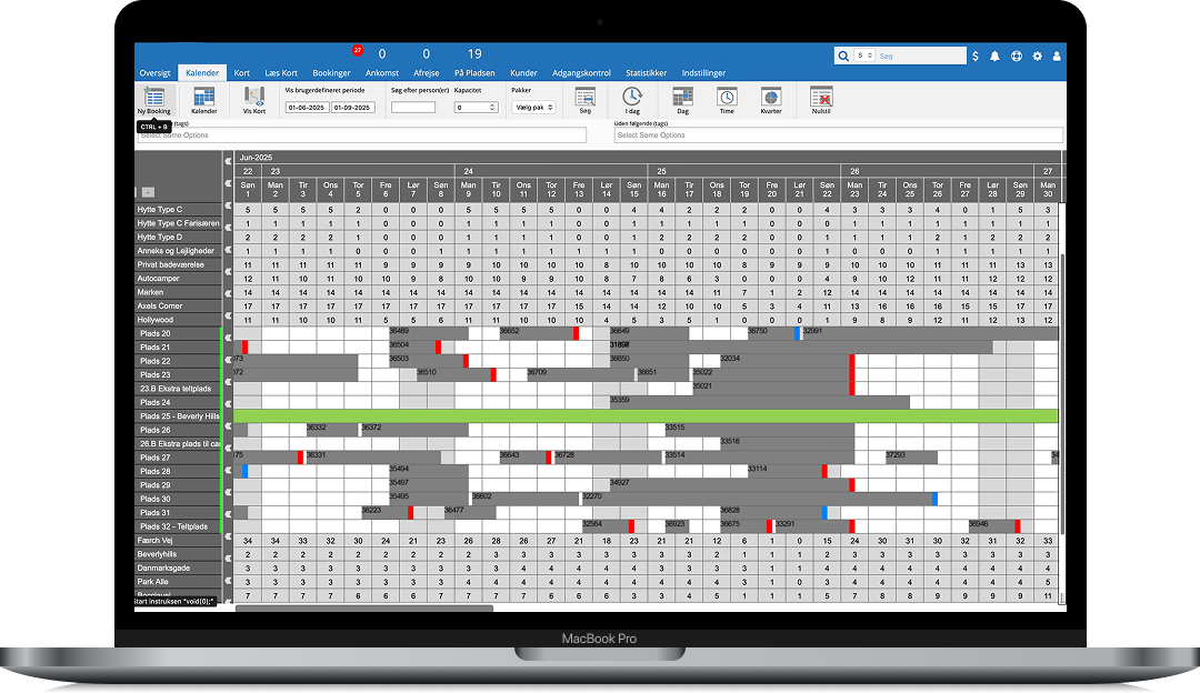 Åben laptop der viser GoCamping bookingsystem med oversigt over reservationer og campingplads administration