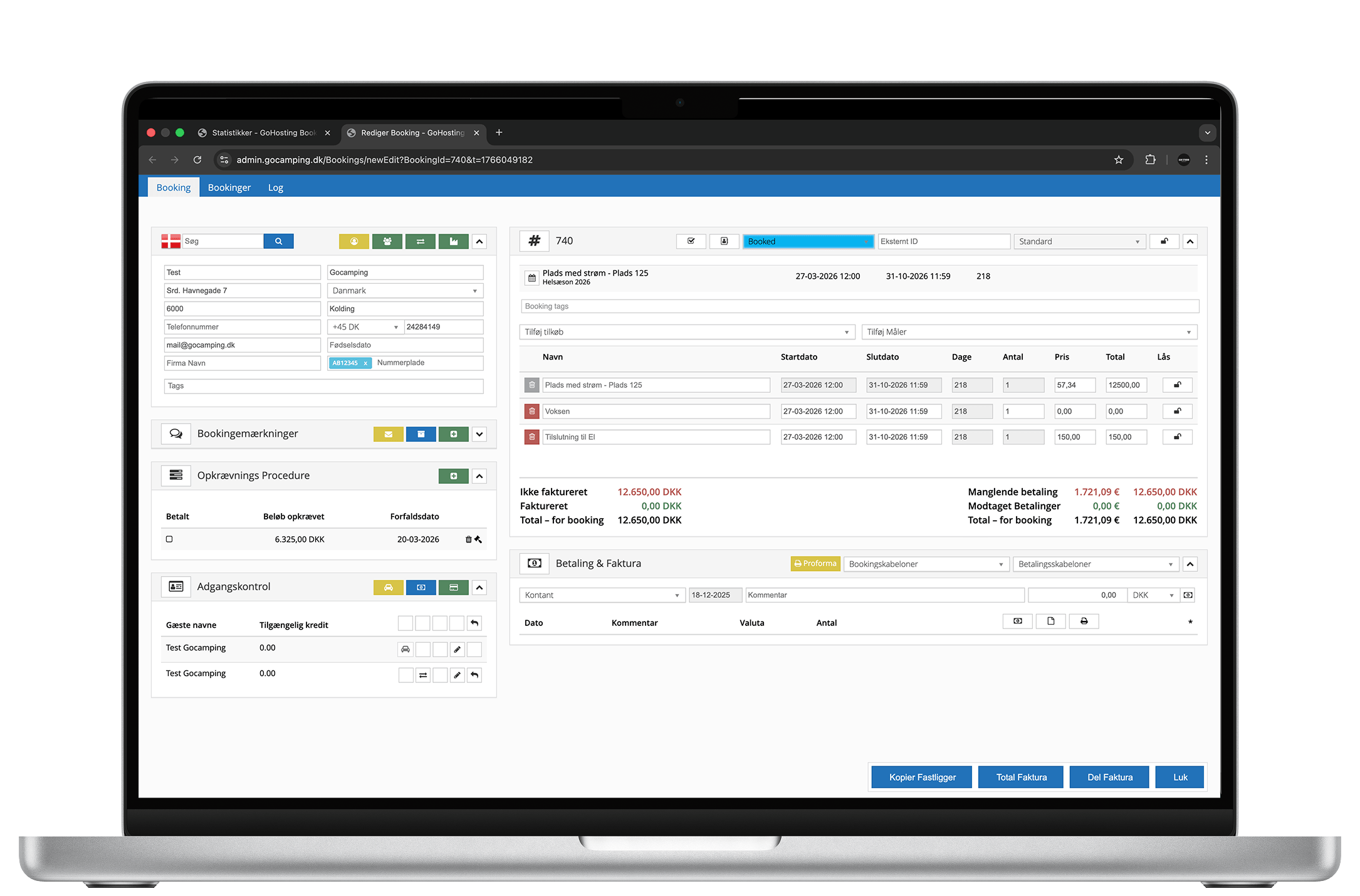 Dashboard over bookinger vises på laptop. Bookingsystemet fra GoCamping integrerer enkelt med POSsystemer, betalingsterminaler, bomme og adgangsstyring på campingpladsen.